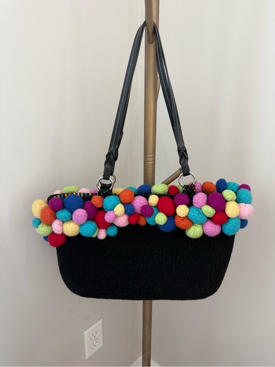 Unbranded Handbags - Pom-Pom Shoulder Tote Lined w Multi Interior Slip Pockets
